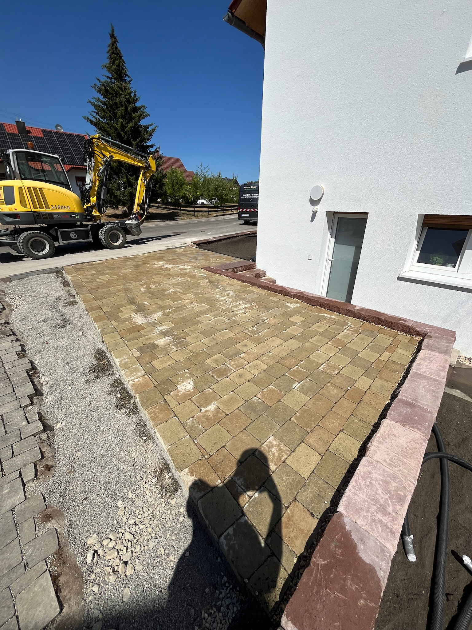 Pflasterarbeiten an einer Einfahrt