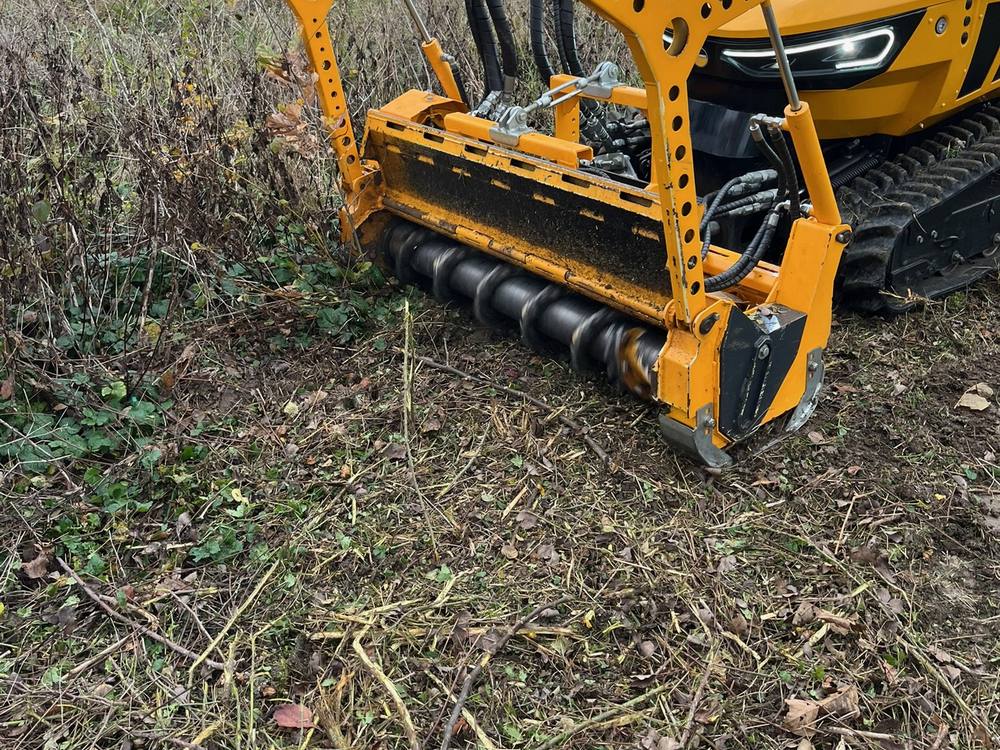 Funkferngesteuerte Mulchraupe von Steger